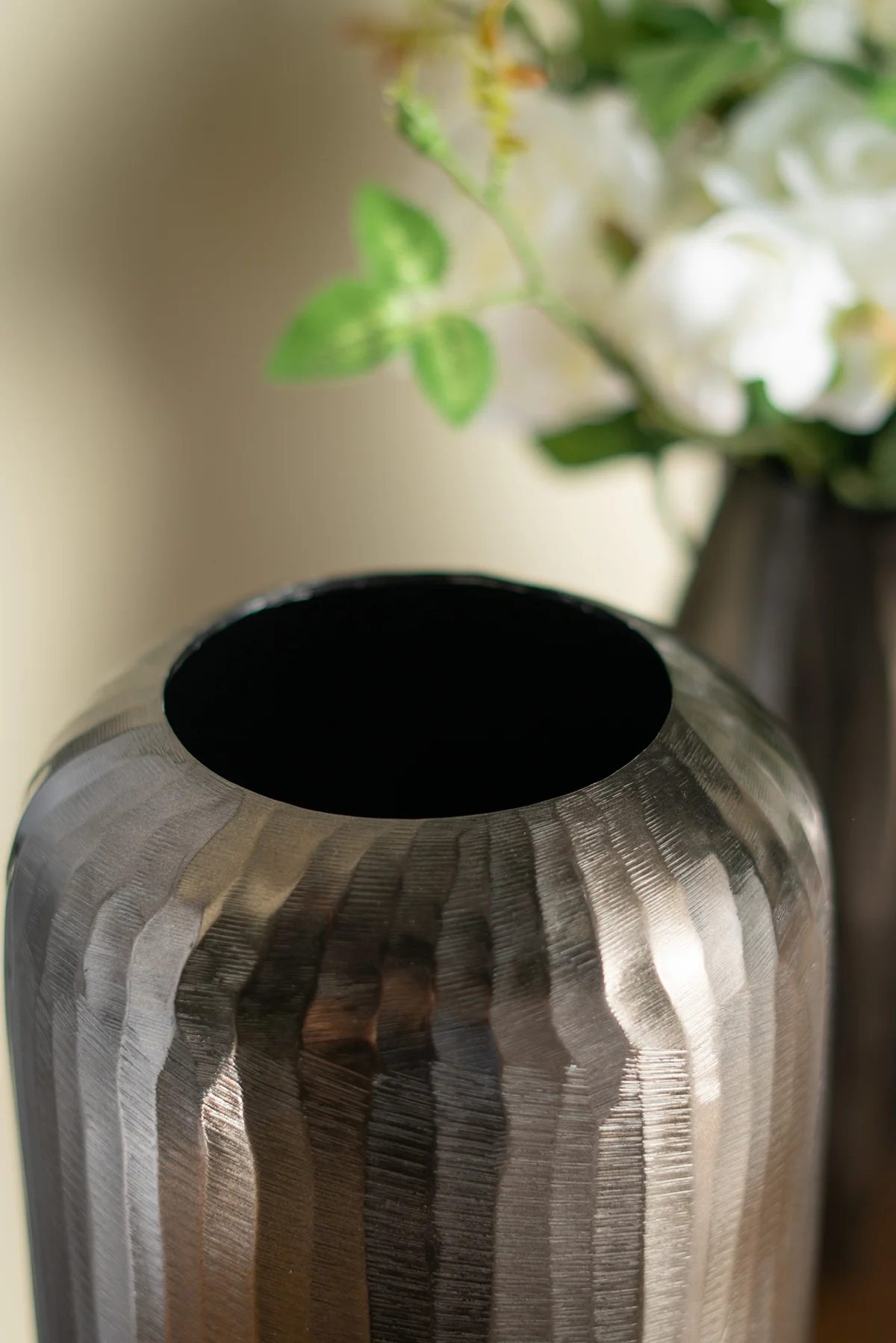 Medium Aluminum Layered Chisel Oval Vase - Image 8
