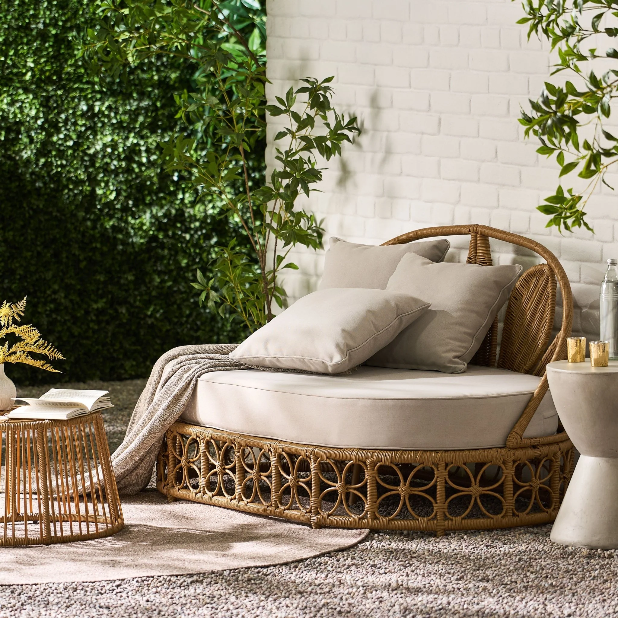 Outdoor Wicker Daybed With Pillows - Image 3
